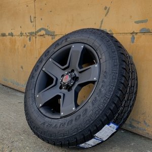 Tomahawk Outlaw 17" swamper wheel